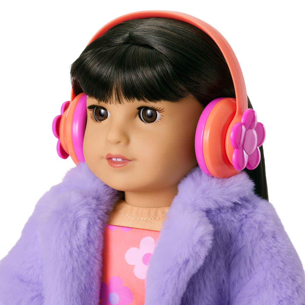 Truly Me™ #130 Doll & Day of Fun All-in-One Set B8