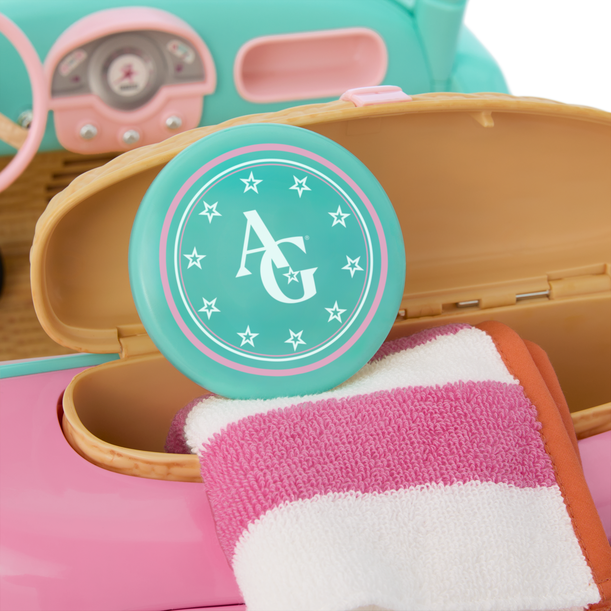 Raquel's™ Seaside Car for 18-inch Dolls (Girl of the Year™ 2026) D7
