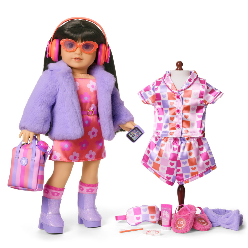 Truly Me™ #130 Doll & Day of Fun All-in-One Set B8