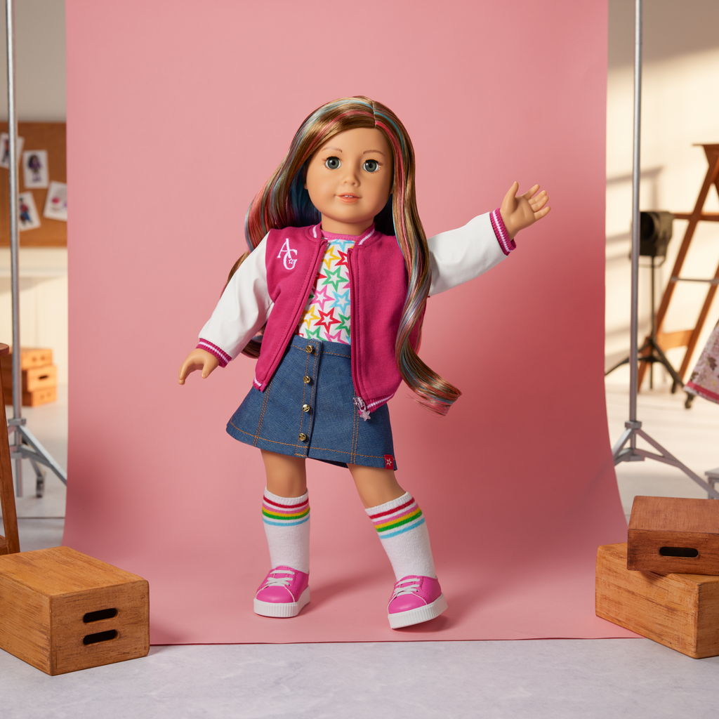Truly Me™ 18-inch Doll #101 with wavy caramel hair C1