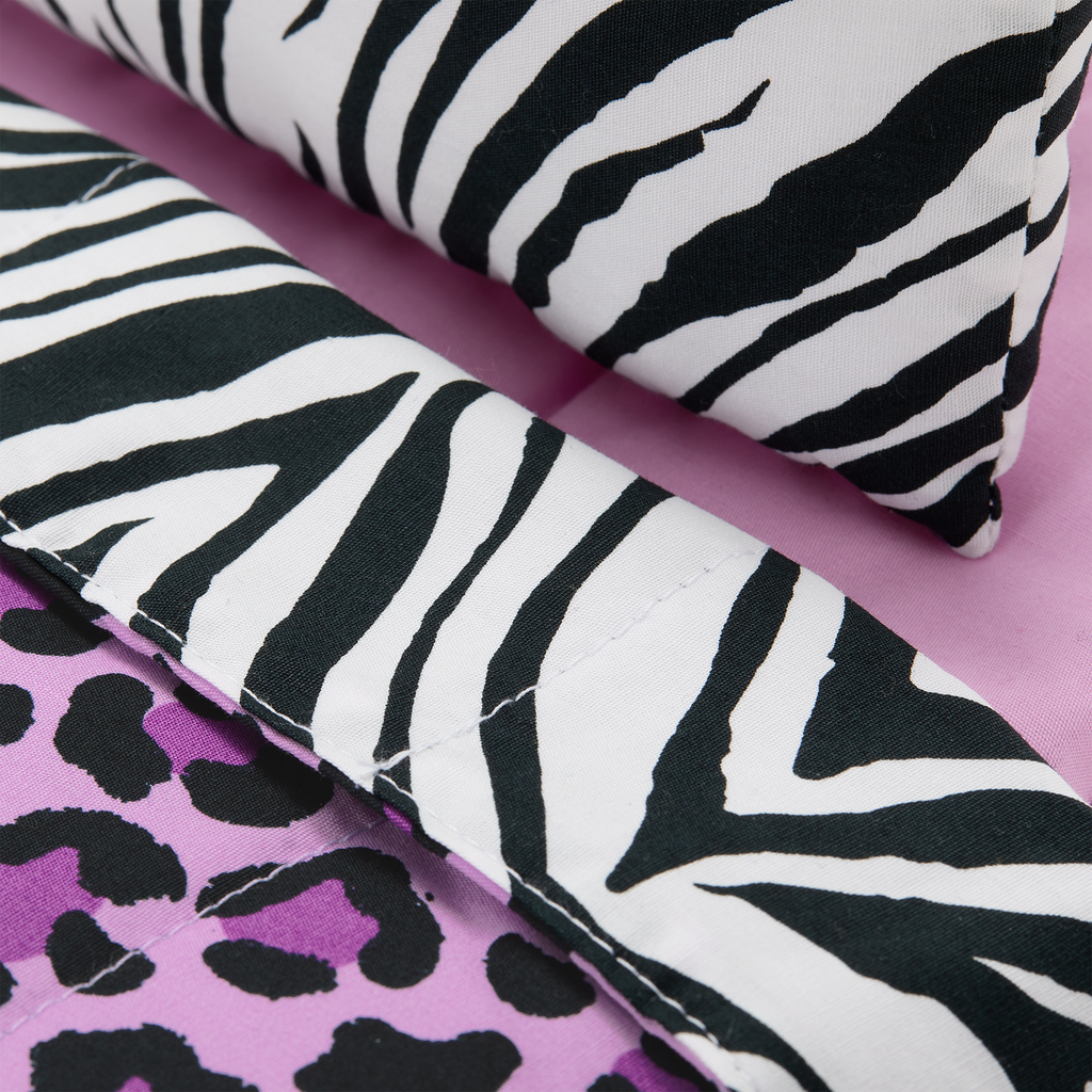 Nicki’s™ Bed & Animal-Print Bedding Set for 18-inch Dolls (Historical Characters) F8